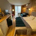 Moura Boutique By Asteri 4* بوروفتس